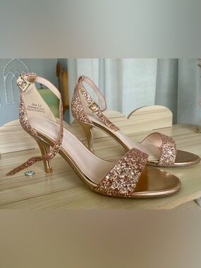 Brand New Dove Glitter Heels – Size 5.5